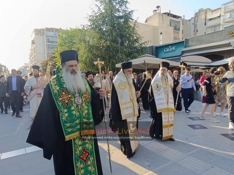 Την τίμια κάρα του πολιούχου της Αγίου Σεραφείμ, υποδέχτηκε η Καρδίτσα (ΕΙΚΟΝΕΣ – ΒΙΝΤΕΟ)