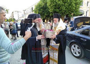 Την τίμια κάρα του πολιούχου της Αγίου Σεραφείμ, υποδέχτηκε η Καρδίτσα (ΕΙΚΟΝΕΣ – ΒΙΝΤΕΟ)