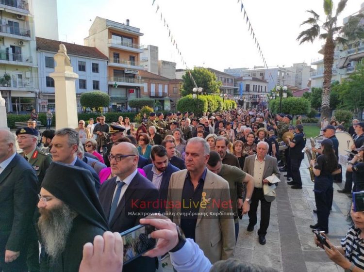Την τίμια κάρα του πολιούχου της Αγίου Σεραφείμ, υποδέχτηκε η Καρδίτσα (ΕΙΚΟΝΕΣ – ΒΙΝΤΕΟ)