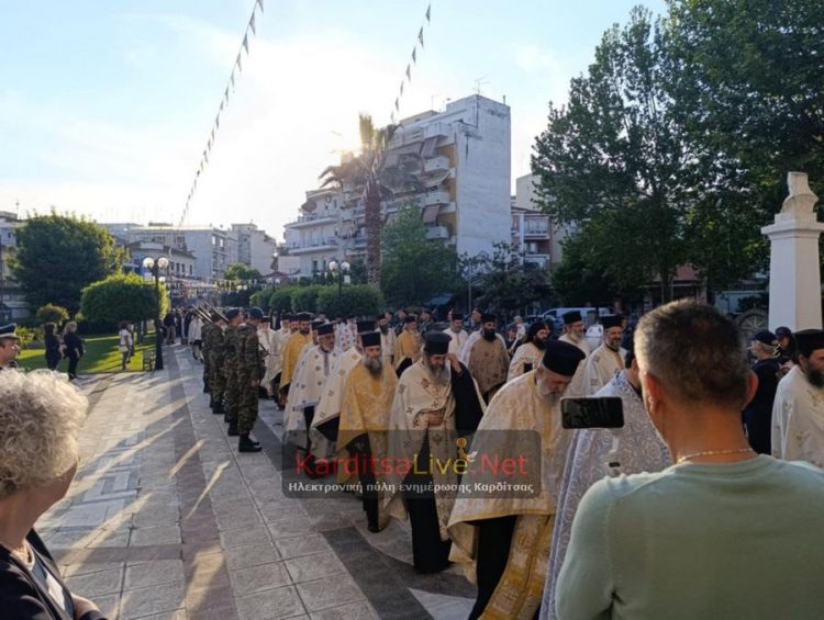 Την τίμια κάρα του πολιούχου της Αγίου Σεραφείμ, υποδέχτηκε η Καρδίτσα (ΕΙΚΟΝΕΣ – ΒΙΝΤΕΟ)