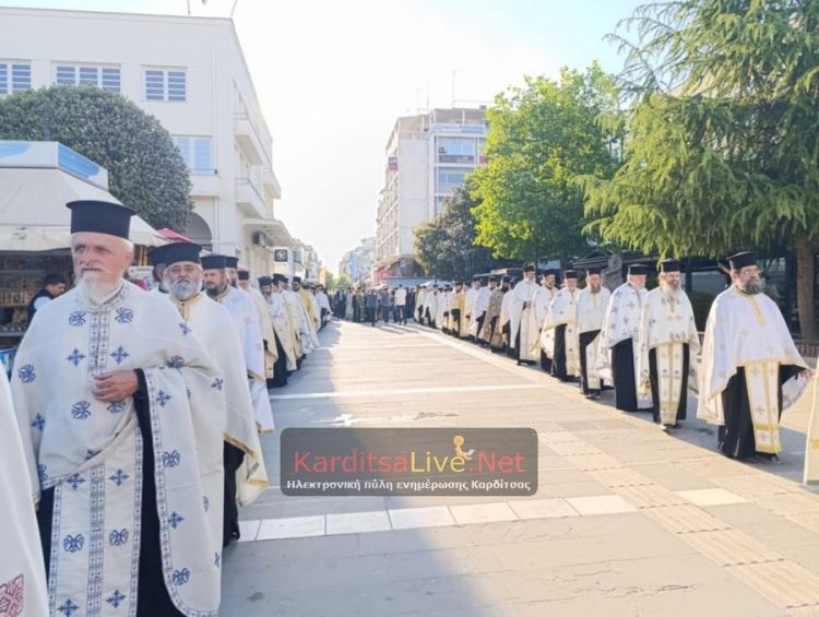 Την τίμια κάρα του πολιούχου της Αγίου Σεραφείμ, υποδέχτηκε η Καρδίτσα (ΕΙΚΟΝΕΣ – ΒΙΝΤΕΟ)