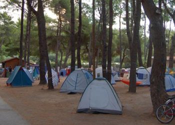Αύριο ξεκινούν οι αιτήσεις για 70.000 vouchers παιδικών κατασκηνώσεων της ΔΥΠΑ