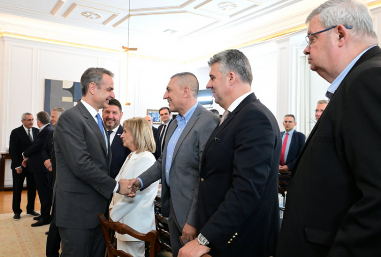 Συνάντηση Μητσοτάκη – Κουρέτα και ακόμη 12 Περιφερειαρχών: Στο επίκεντρο η υλοποίηση προγραμμάτων ΕΣΠΑ