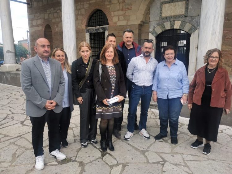 Με επίσκεψη στο Τζαμί ολοκλήρωσε την επίσκεψη στα Τρίκαλα η Λίνα Μενδώνη