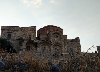 Η εκκλησία της Ελλάδας που μοιάζει με την Αγιά Σοφιά της Κωνσταντινούπολης