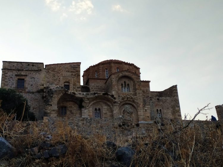 Η εκκλησία της Ελλάδας που μοιάζει με την Αγιά Σοφιά της Κωνσταντινούπολης