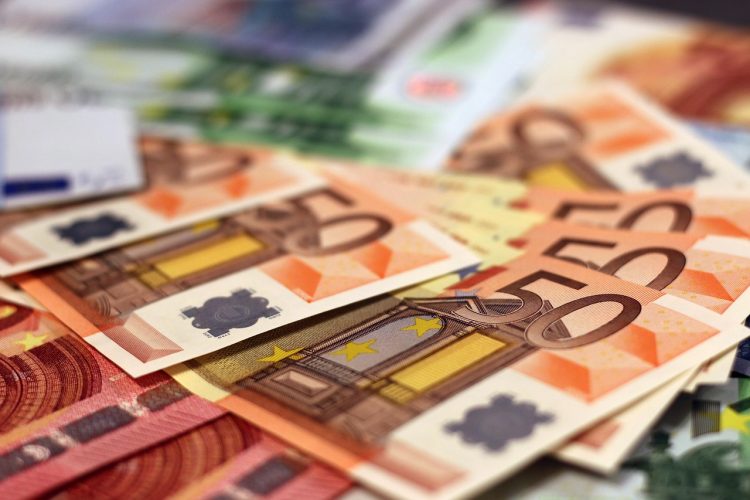 Απάτη-μαμούθ με επιδόματα εκατομμυρίων ευρώ: Λογιστής από τη Θεσσαλία εξαπάτησε 4.000 τσιγγάνους