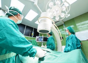 Αθώοι επτά Βολιώτες και Λαρισαίοι γιατροί – Ολοκληρώθηκε η δίκη για τον θάνατο ασθενούς με περιτονίτιδα