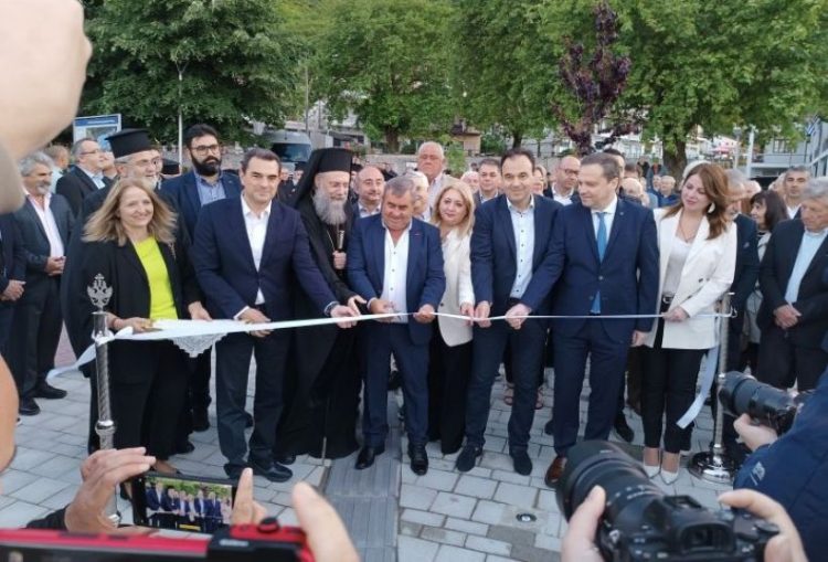 Λαμπρά εγκαίνια της πλατείας της Πύλης