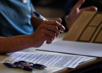 ΠΑΝΕΛΛΑΔΙΚΕΣ εν όψει: Οδηγός επιβίωσης για γονείς από την Ευαγγελία Ιακωβάκη, Σύμβουλο Σταδιοδρομίας (ΗΧΗΤΙΚΟ)