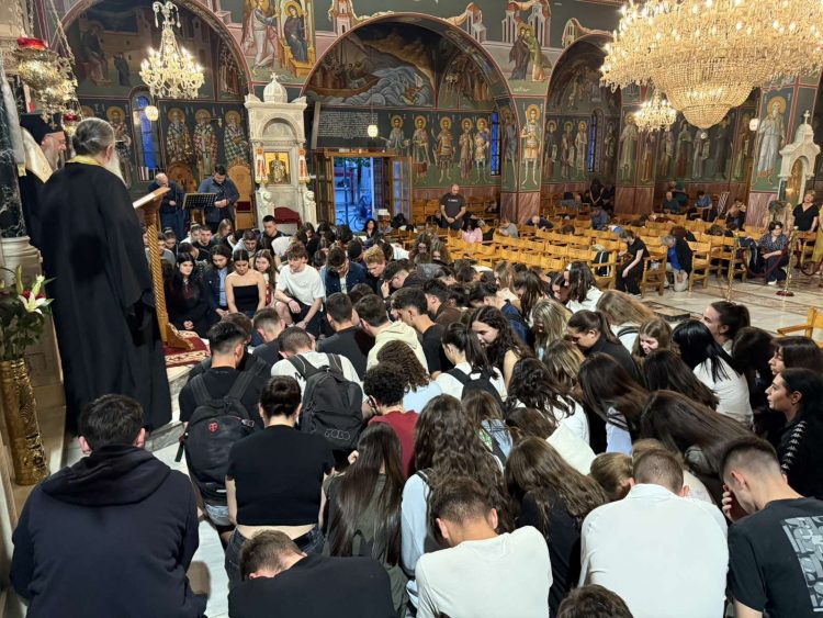 Παράκληση για φώτιση κι επιτυχία ενόψει… των Πανελλαδικών και λοιπών σχολικών εξετάσεων