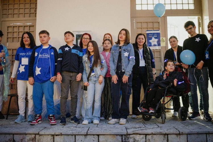 Βραδινός περίπατος στα Τρίκαλα για την Παγκόσμια Ημέρα Ευχής και τα παιδιά του Make-A-Wish Ελλάδος