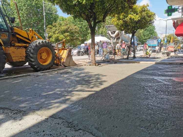 Νέα πεζοδρόμια στην οδό Β. Τσιτσάνη για το Open Mall