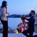 Ρομαντισμός στην παραλία του Βόλου: Απίστευτη πρόταση γάμου μπροστά σε εκατοντάδες συγκινημένους πολίτες (BINTEO)