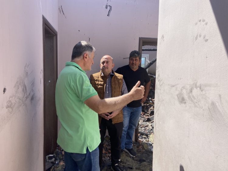 Ενεργή συμπαράσταση του Δήμου Τρικκαίων στην πυρόπληκτη οικογένεια του Ριζώματος – Συνάντηση με τον Δήμαρχο Ν. Σακκά