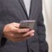 Παραπλανητικό SMS σπέρνει τον τρόμο σε γονείς: «Μπαμπά γράψε μου στο WhatsApp τώρα»