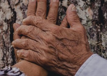 Μαζί στη ζωή, μαζί και στο τέλος: Ηλικιωμένο ζευγάρι από τον Βόλο «έφυγε» με διαφορά λίγων ωρών