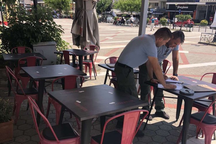 ΔΗΜΟΣ ΜΕΤΕΩΡΩΝ: Επιβολή των πρώτων προστίμων για αυθαίρετη κατάληψη κοινόχρηστων χώρων με τραπεζοκαθίσματα