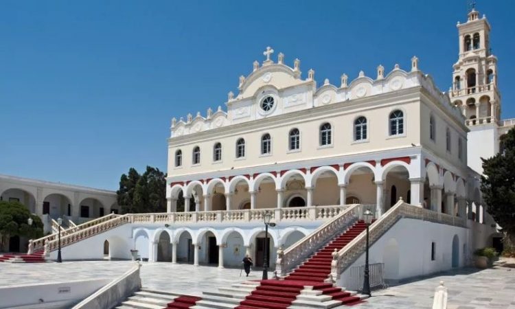 Η θαυματουργή Παναγιά της Τήνου: Ένα από τα μεγαλύτερα προσκυνήματα του κόσμου