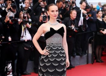 Η Νatalie Portman 44 χρόνια τώρα ξεχωρίζει με τα κλασικά with a twist looks της