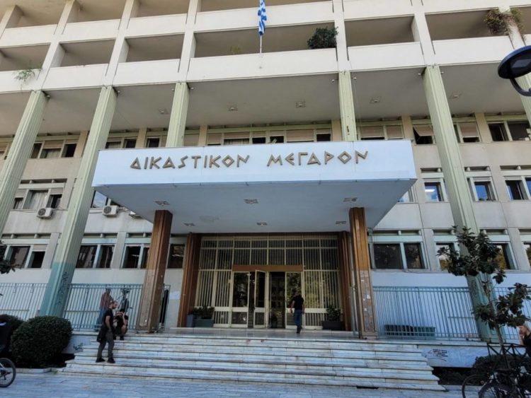 Στον Εισαγγελέα Εφετών Λάρισας 46χρονος με διεθνές ένταλμα για ανθρωποκτονία νεογέννητου και ύποπτος για άλλους τρεις θανάτους!