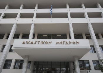 Λάρισα: Αναβλήθηκε για 7 Ιουλίου η δίκη του καρδιοχειρουργού για το φακελάκι – «Δέχεται πόλεμο», υποστήριξε ο συνήγορός του (ΕΙΚΟΝΑ)