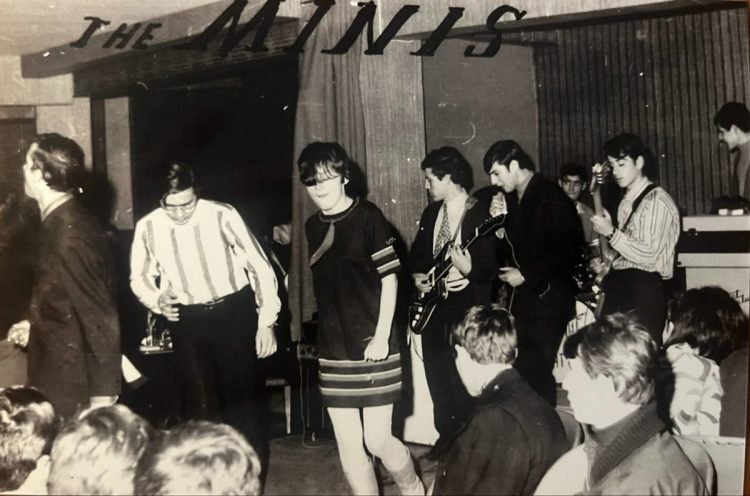 Λάρισα: Οι ορχήστρες των 50’s και τα συγκροτήματα των 60’s και 70’s – Πως διασκέδαζε η νεολαία: Τα κυριακάτικα πρωινά πάρτυ μετά την εκκλησία (ΕΙΚΟΝΕΣ)