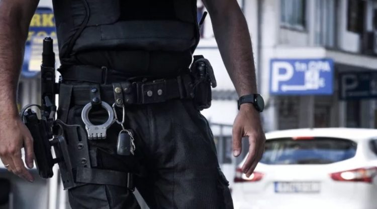 Λάρισα: 48χρονος άνδρας προσέγγισε 15χρονο αγόρι σε καφετέρια με πονηρό σκοπό – Το περίεργο σημείωμα, το άσεμνο περιεχόμενο και η σύλληψη