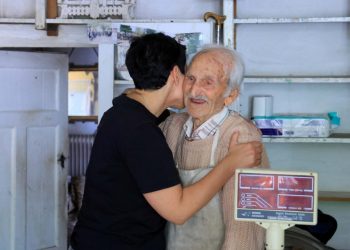 Εκατοντάχρονος σε χωριό της Λάρισας αποκαλύπτει το μυστικό της μακροζωίας του στη Μαρία Γαλλιού – Ετοιμάζει ανοιχτό πάρτι γενεθλίων (ΕΙΚΟΝΕΣ)