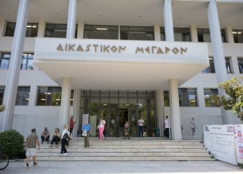 Λάρισα: Αναβλήθηκε η πρώτη δίκη των Τεμπών – Κωνσταντοπούλου: Βαρύτατες προσβολές για τις οικογένειες και τα θύματα