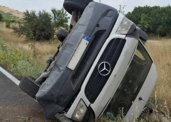 Τούμπαρε όχημα στον δρόμο που οδηγεί στο Κουτσόχερο – Δείτε φωτογραφίες