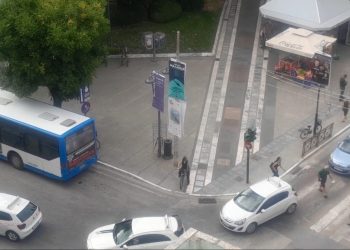 Με κόρνες στο κέντρο της Λάρισας η πορεία διαμαρτυρίας των Ιδιοκτητών Σχολών Οδηγών (ΒΙΝΤΕΟ)