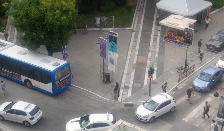 Με κόρνες στο κέντρο της Λάρισας η πορεία διαμαρτυρίας των Ιδιοκτητών Σχολών Οδηγών (ΒΙΝΤΕΟ)