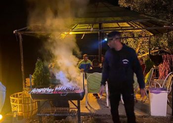 Η αφρόκρεμα των διασωστών της Γαλλίας ήρθε σε αυτό το χωριό της Λάρισας και επιδόθηκε στα …κοψίδια (ΕΙΚΟΝΕΣ)