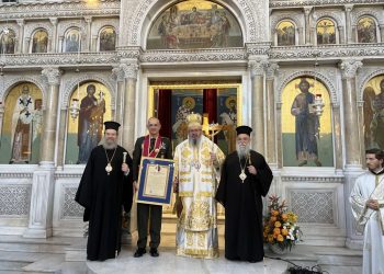 Λάρισα: Την ανώτατη τιμητική διάκριση, τον Χρυσό Σταυρό των Αγίων Αχιλλίου και Βησσαρίωνος έλαβε ο αρχηγός ΓΕΕΘΑ Δημήτρης Χούπης (ΕΙΚΟΝΕΣ – ΒΙΝΤΕΟ)