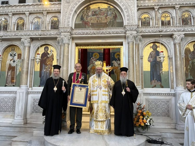 Λάρισα: Την ανώτατη τιμητική διάκριση, τον Χρυσό Σταυρό των Αγίων Αχιλλίου και Βησσαρίωνος έλαβε ο αρχηγός ΓΕΕΘΑ Δημήτρης Χούπης (ΕΙΚΟΝΕΣ – ΒΙΝΤΕΟ)
