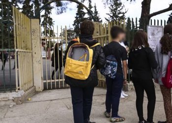 Λάρισα: Μαθήτρια Γυμνασίου έδειρε συμμαθήτριά της με… συνεργούς και ανέβασε το βίντεο στο instagram – Συνελήφθη μία 15χρονη!