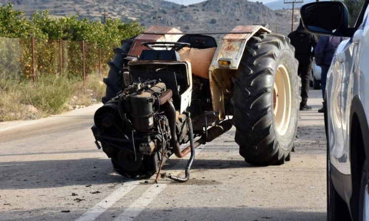 Τρακτέρ συγκρούστηκε με αυτοκίνητο έξω από τη Λάρισα – Τραυματίας ένας άνδρας με σπασμένα πλευρά