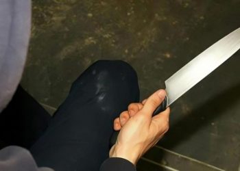 Τρόμος μέσα στη νύχτα για κοπέλα σε ψιλικατζίδικο στη Λάρισα: Ληστής με full face της άρπαξε 700 ευρώ με την απειλή αιχμηρού αντικειμένου