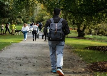 Κανονικό θρίλερ: Ο 46χρονος Αμερικανός που κρατείται στη Λάρισα είχε λάβει 863.000 ευρώ για ταινία – Φέρεται να στραγγάλισε την κορούλα του, αναγνωρίστηκε και η 28χρονη νεκρή σύντροφός του