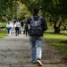 Κανονικό θρίλερ: Ο 46χρονος Αμερικανός που κρατείται στη Λάρισα είχε λάβει 863.000 ευρώ για ταινία – Φέρεται να στραγγάλισε την κορούλα του, αναγνωρίστηκε και η 28χρονη νεκρή σύντροφός του