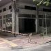 Αυτοκίνητο έσπασε την τζαμαρία και «μπούκαρε» σε κατάστημα (ΕΙΚΟΝΑ)