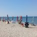 «Καβάτζωσαν» το καλύτερο σημείο της αμμουδιάς σε παραλία της Λάρισας – Η ασυνειδησία στο έπακρο για δεκάδες λουόμενους (ΕΙΚΟΝΕΣ)