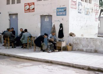 Σπάνια φωτογραφικά ντοκουμέντα: Τα αξέχαστα καφενεία της Λάρισας – Μνήμες από το 1933
