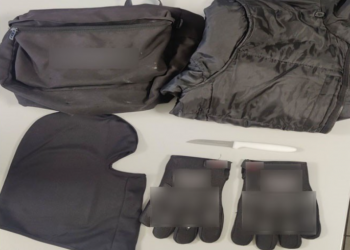 Με χειροπέδες άνδρας που προσπάθησε να ληστέψει με μαχαίρι πρακτορείο ΟΠΑΠ – Είχε διαπράξει κι άλλη ένοπλη ληστεία (ΕΙΚΟΝΑ)