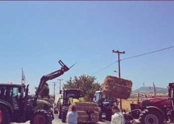 Εκλεισαν τον δρόμο οι αγρότες στον Ριζόμυλο – Βίντεο και φωτογραφίες από την κινητοποίηση