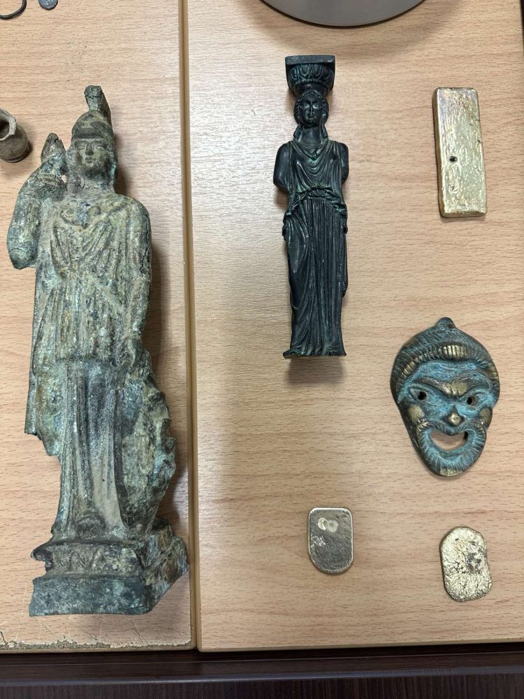 Με “πλοκάμια” και στα Τρίκαλα! Εξαρθρώθηκαν δύο εγκληματικές οργανώσεις διεθνικού χαρακτήρα που δραστηριοποιούνταν στην αρχαιοκαπηλία (ΕΙΚΟΝΕΣ)