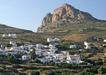 Επίσκεψη στον εντυπωσιακό Βώλακα Τήνου: Το σκηνικό γύρω από το χωριό θυμίζει σεληνιακό τοπίο