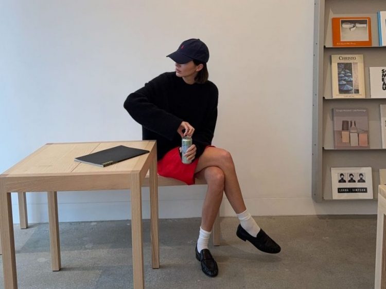 Τα πιο stylish καπέλα της φετινής σεζόν είναι και επισήμως τα κλασικά jockey hats