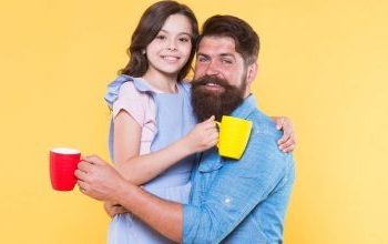 Τι συμβαίνει στη χοληστερόλη και το ζάχαρο όταν πίνετε ζεστό νερό κάθε πρωί;